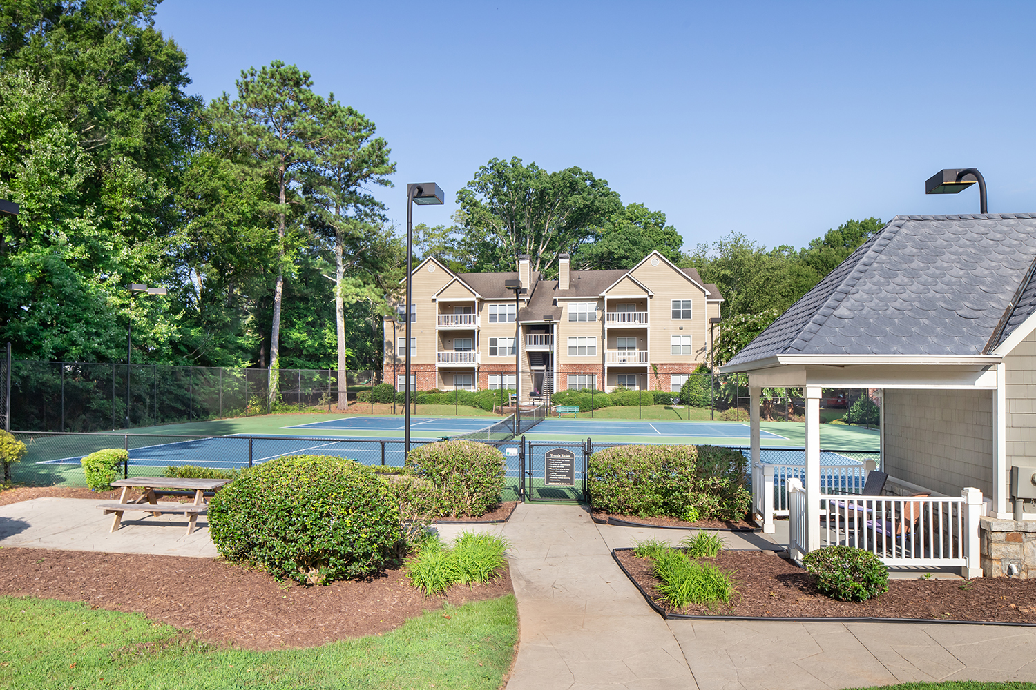 Manchester Place The Multifamily Advisory Group at Cushman & Wakefield